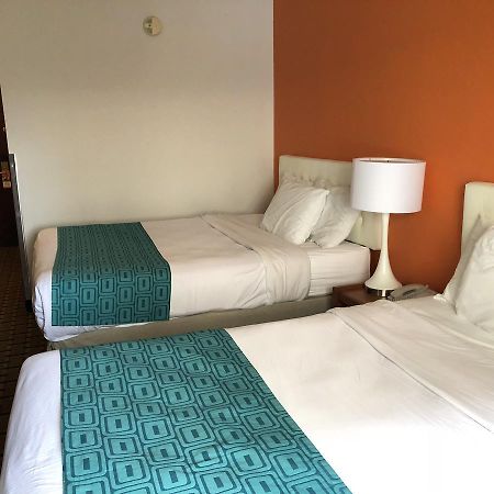 Howard Johnson By Wyndham Airport Луисвилл Экстерьер фото