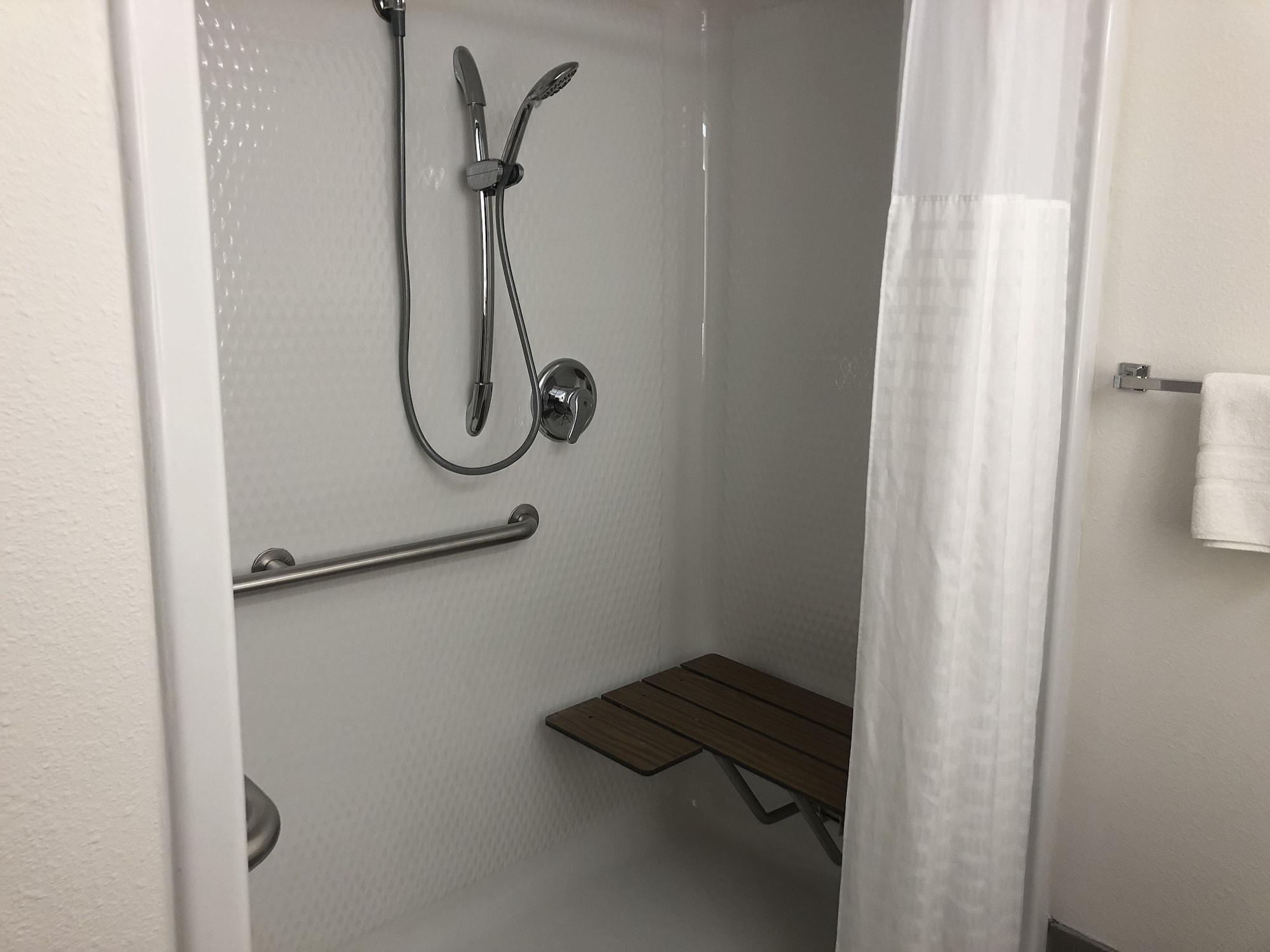 Howard Johnson By Wyndham Airport Луисвилл Экстерьер фото