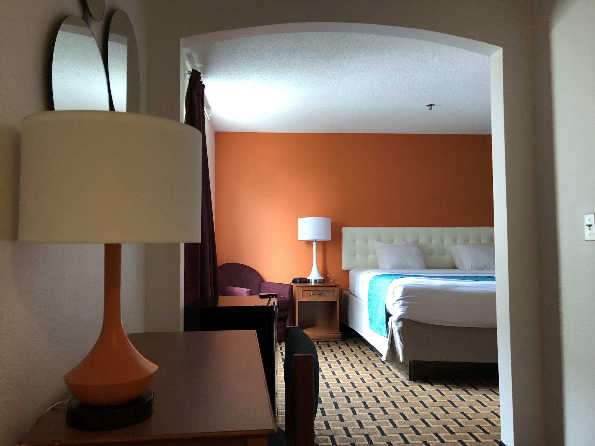 Howard Johnson By Wyndham Airport Луисвилл Экстерьер фото